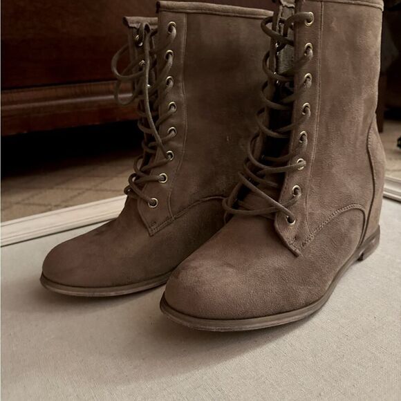 BEAU + ASHE Taupe Faux Suede Size 9.5 Rock Wedge Boots Booties Lace Up NWOT - Picture 3 of 13